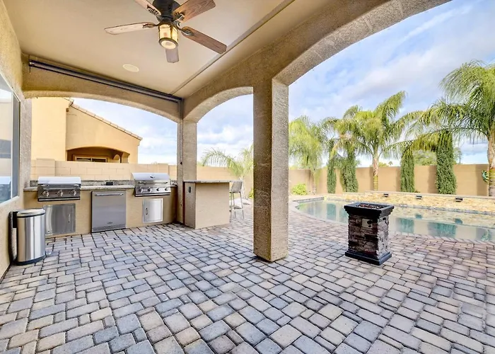 Pool, Bbq & Bar: Family In Holiday home