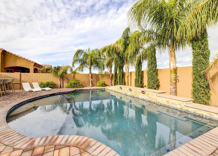 Pool, Bbq & Bar: Family In Holiday home *